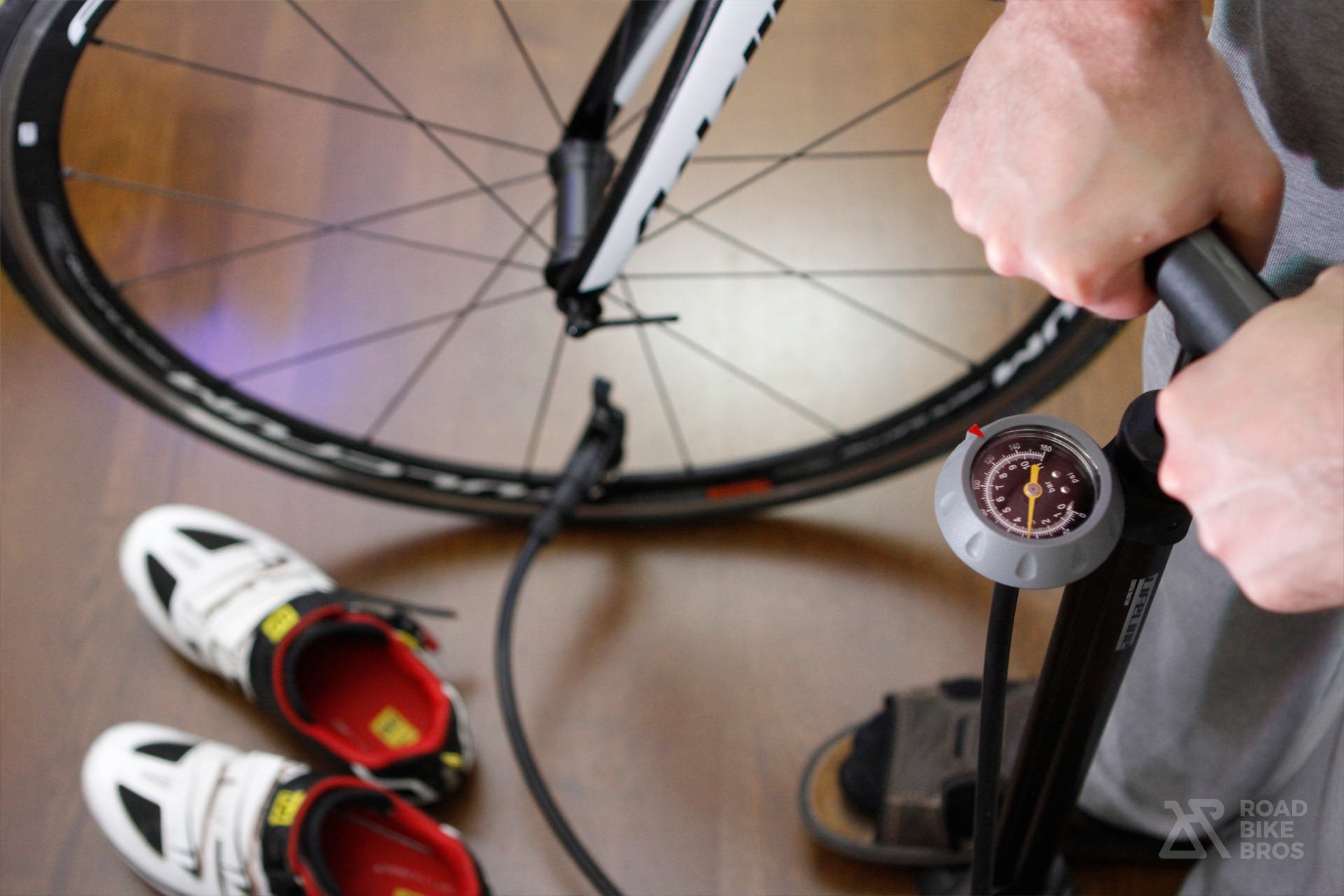 how-to-check-road-bike-bolts-tire-tyre-pressure